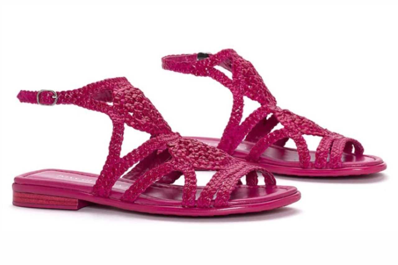 Descubre la elegancia y comodidad del calzado trenzado a mano de Pons Quintana en primavera-verano 2024