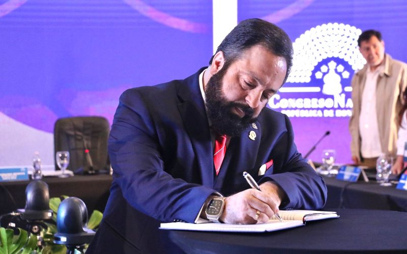 Investigación por presunta influencia de Luis Redondo en trámite de banco vinculado a familiares