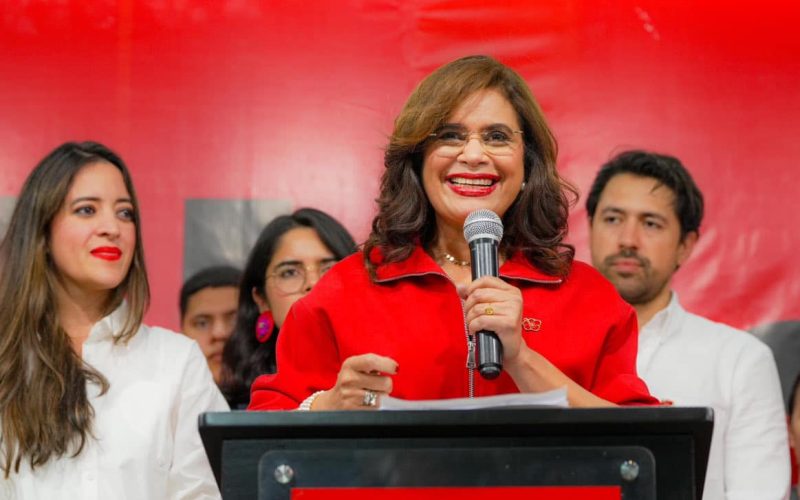 Rixi Moncada propone eliminar Central de Riesgo y examina la estabilidad financiera en Honduras