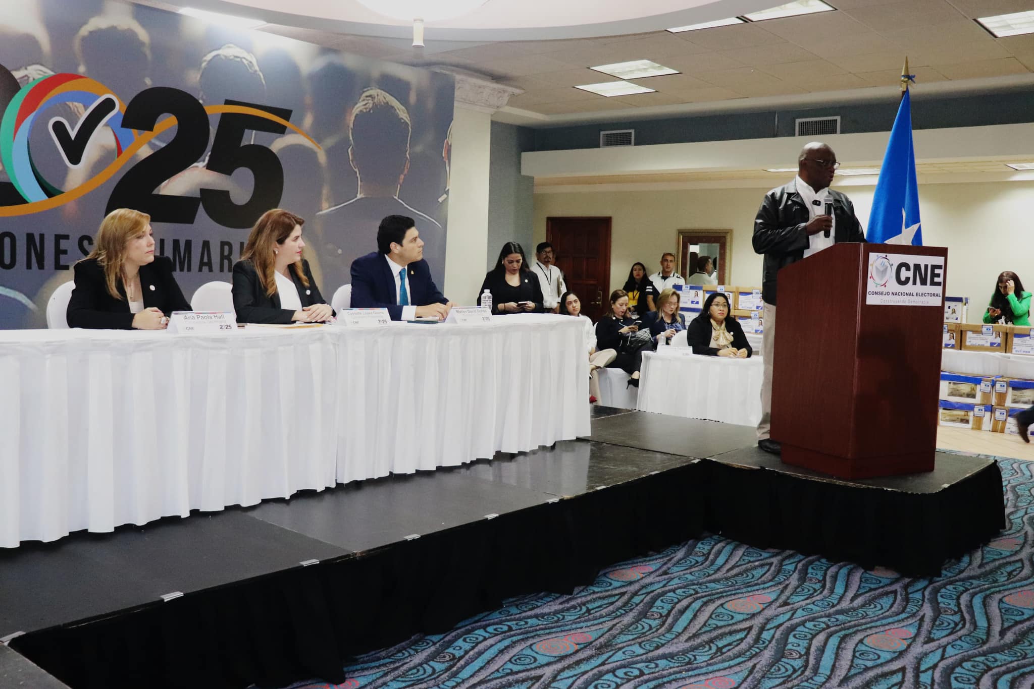 Sospechas de fraude electoral involucran a Manuel Zelaya y el CNE en Honduras
