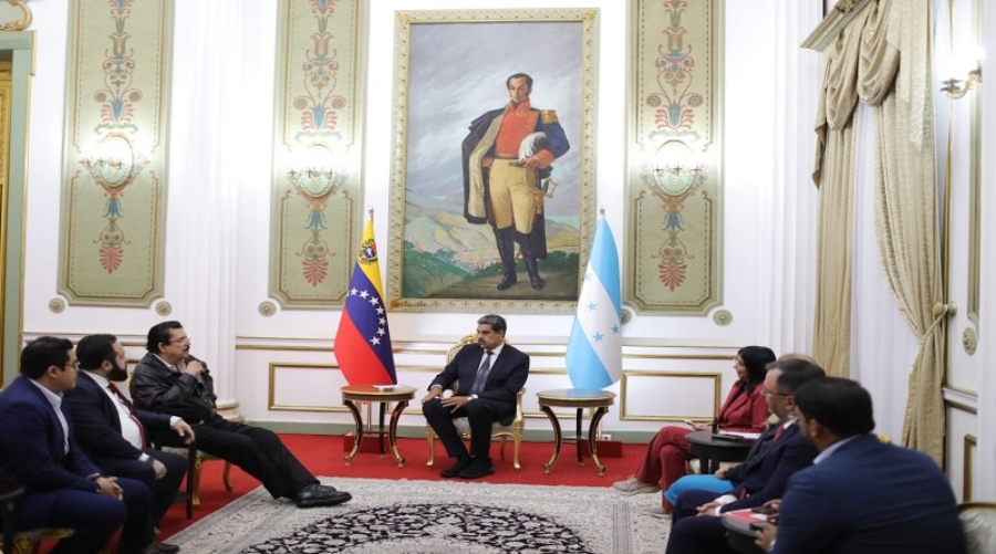 La Confrontación de Mel Zelaya: Clave en la Política Hondureña