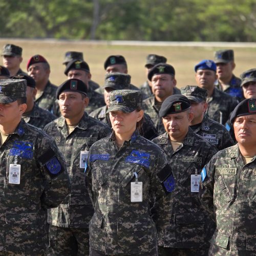 Conflicto Electoral Hondureño: Medios Acosados y Militares Involucrados