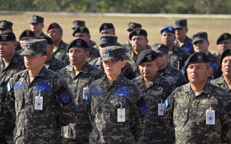 Conflicto Electoral Hondureño: Medios Acosados y Militares Involucrados