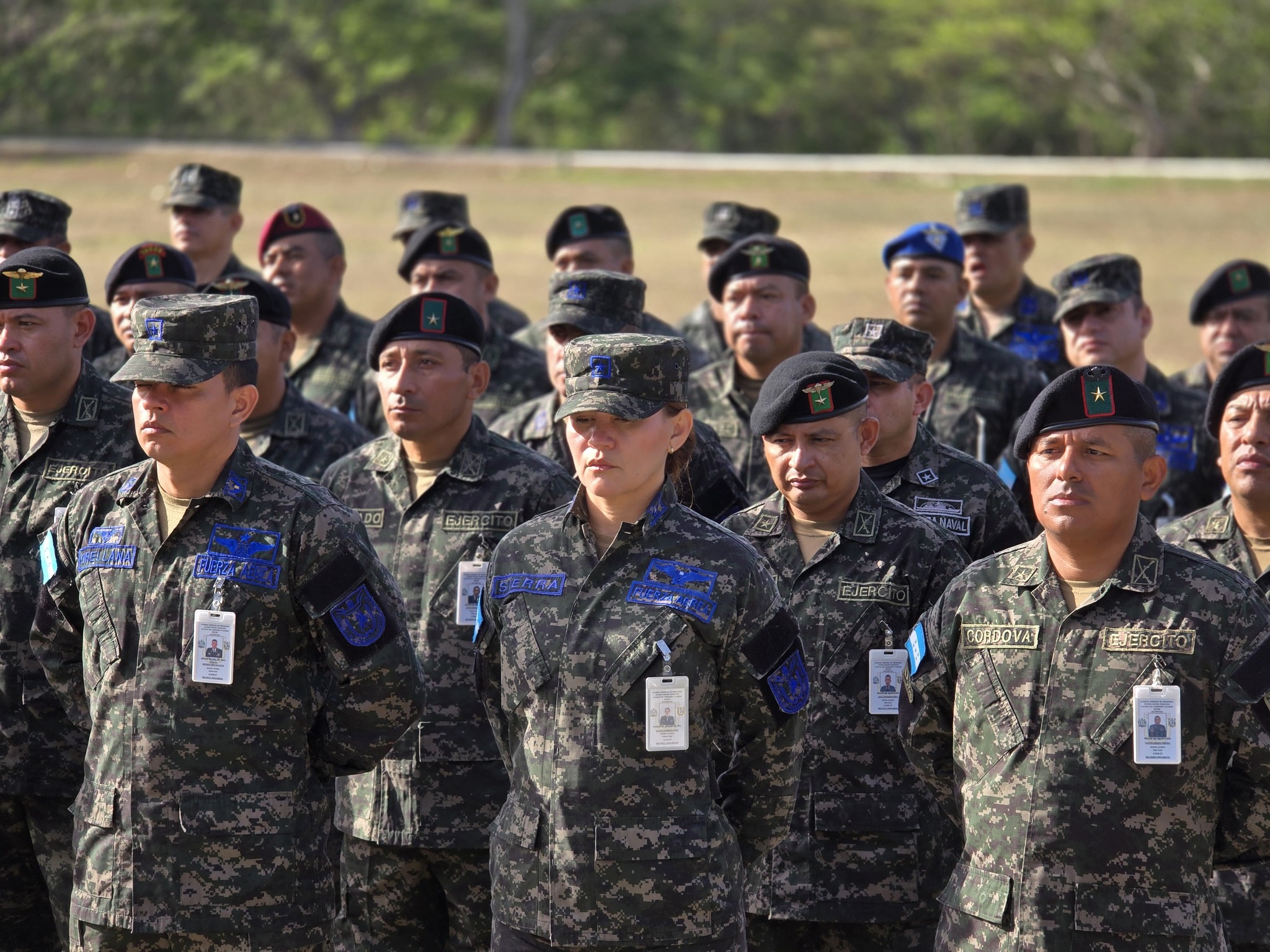 Conflicto Electoral Hondureño: Medios Acosados y Militares Involucrados